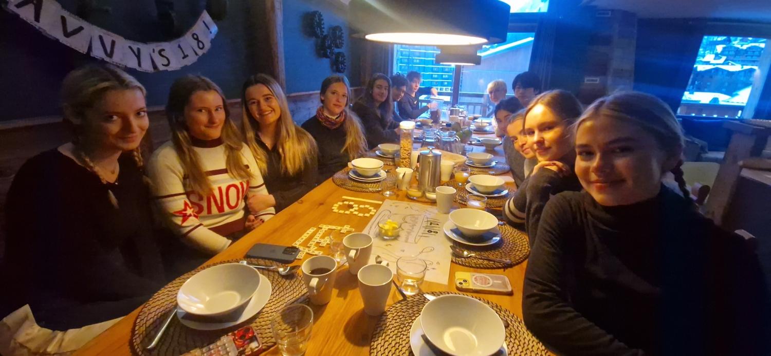Girls apres ski