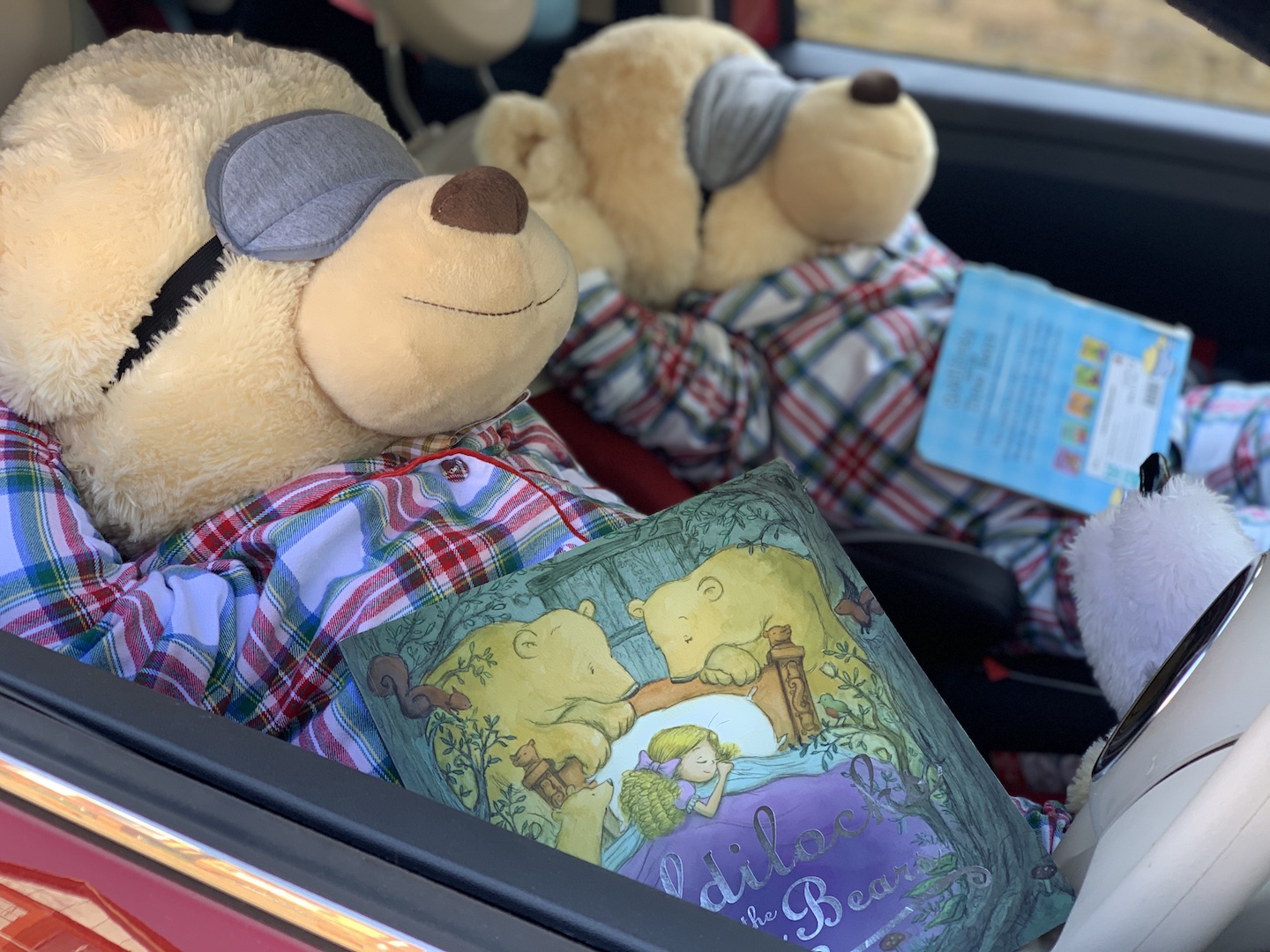 Goldilocks%20sleeping%20bears%20copy.jpg