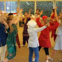 8s Hindu wedding dance