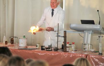 Dr Szydlo assembly demonstration